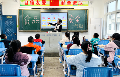 城关镇三海小学：开展食品安全宣传活动