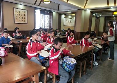 房县实验小学：“鼓”动风采“敲”出快乐