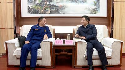 谢晓鸣与市消防救援支队党委书记、政治委员李支龙座谈
