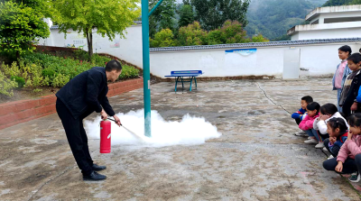 九道乡关坪小学：开展消防安全应急疏散演练活动