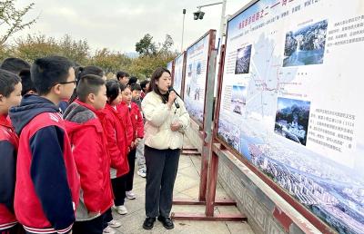 房县东城小学教联体：走进诗经广场 感受诗经魅力