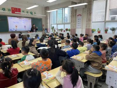 实验小学：品质课堂绽芬芳 范例展示促提升