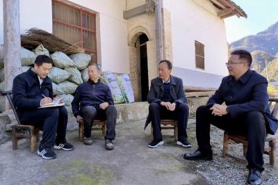 陕西省平利县来房开展“踏巡先烈足迹 挖掘红色资源”考察