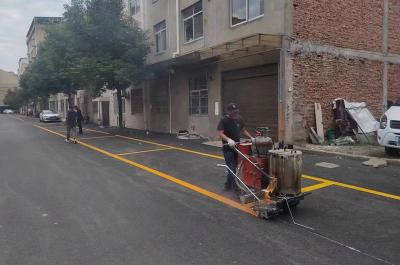 房县交通运输局：500余个停车泊位扮靓巷道 背街小巷将告别停车“乱象”