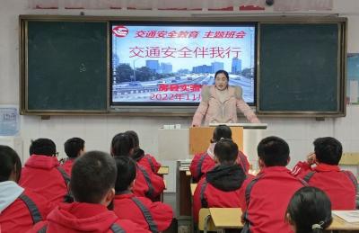 房县实验中学：增强交通安全意识 共建安全文明校园