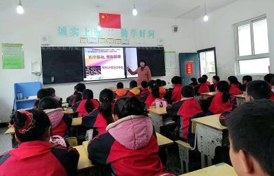门古寺镇河兴小学：开展校园防踩踏活动