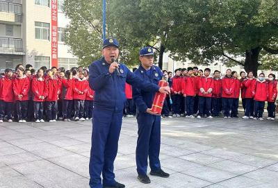 房县实验中学教联体：消防演练始于心防范未“燃”始于行