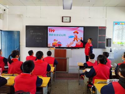 房县东城小学教联体：齐心筑牢防火墙 平安校园跃新高