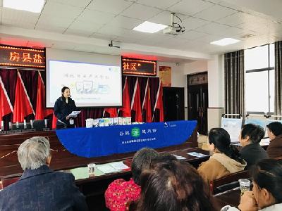   房县盐业公司：举办健康食盐进社区活动