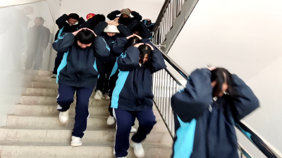 县职校：开展逃生演练 筑牢安全防线
