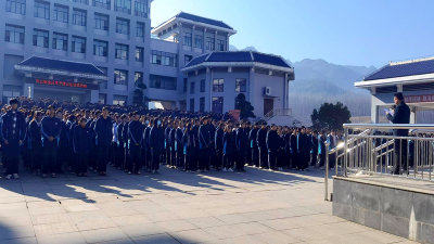 县职校：法制伴成长