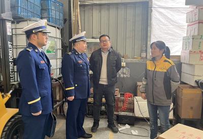 房县消防救援大队：“检查+宣传”护航仓储物流企业消防安全
