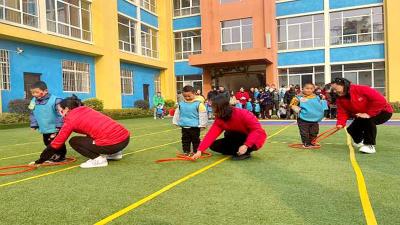 城关镇第二幼儿园：举办“红色”亲子冬运会