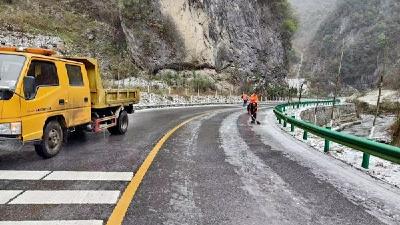 县公路养护中心：浴“雪”奋战保畅通
