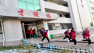 七河中学：开展学生宿舍消防应急疏散演练