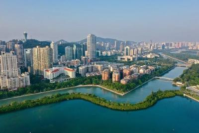 习近平同法国总统马克龙就中法建交60周年互致贺电