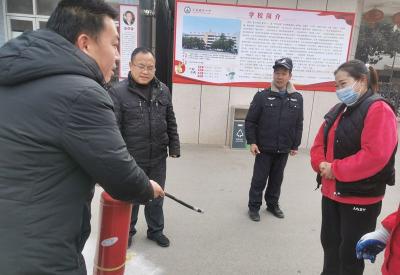 房县城关一中：开展宿管、安保人员消防知识技能培训
