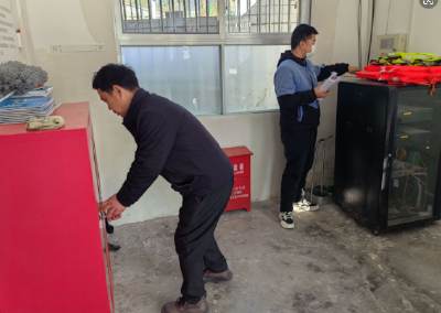 上龛乡上龛学校开展校园安全排查工作