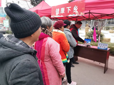 “移动医保 联通群众”——房县医保局“赶集忙”