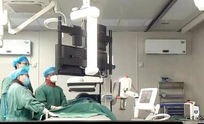 房县人民医院与市人民医院协作为高龄患者生命护航