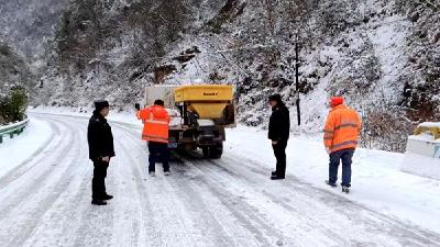 县交通运输局：全力以赴除雪防滑迎春运