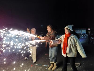 红塔镇塘溪村：绚烂烟花庆盛世 开启美好新一年
