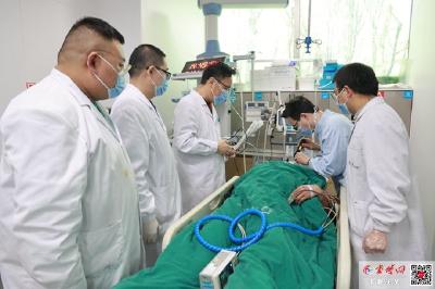 跨省数百里 空中半小时 十堰人医直升机大年初一救援商南重伤患者