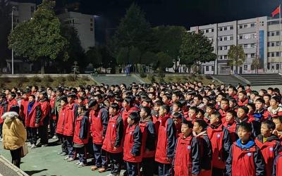 军店初中：开展夜间应急疏散演练活动