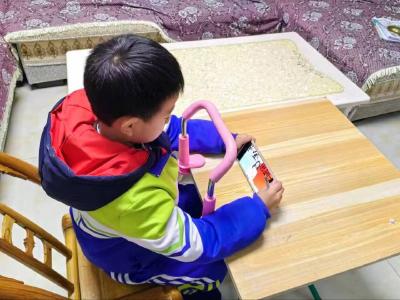 军店镇月明小学：组织全体学生同上一堂“为国攀登”思政课