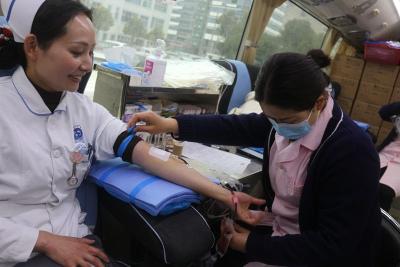 春寒乍暖 "医"腔热血—房县人民医院开展2024年新春无偿献血活动