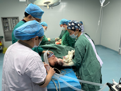 县保健院：护航送温暖  高危产妇平安产子