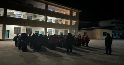 铺沟小学开展夜间逃生疏散演练  