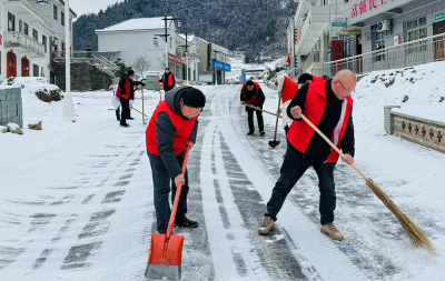 五台乡：“志愿红”浴“雪”奋战保安全