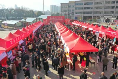 房县：春风送岗促就业 招聘服务不停歇