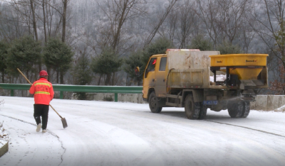 县交通局公路护养中心组建90人应急队伍强化交通保畅