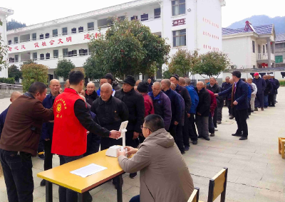 医保服务送到家，刷脸快速激活医保电子凭证 