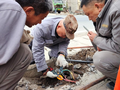 县城管执法局：当好路灯安全“守护人”