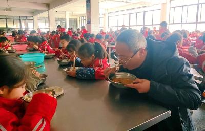 房县医疗保障局：传达贯彻全县三级干部会议精神