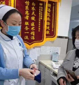 房县人民医院：保洁员拾金不昧情味浓
