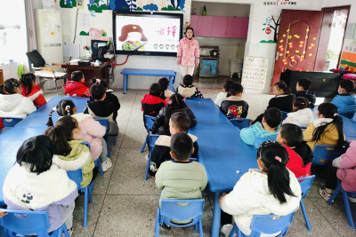 大木厂镇中心幼儿园开展丰富多样学雷锋志愿活动