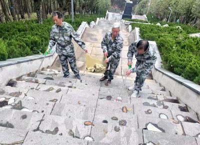 房县退役老兵：擦亮烈士墓碑 传承红色精神