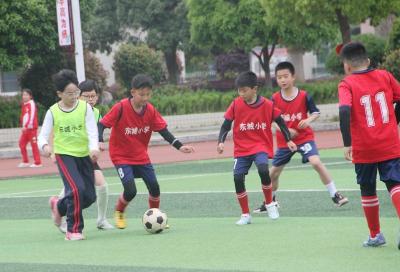 房县东城小学教联体：第四届校园足球班级联赛开幕