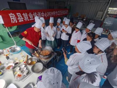 回龙乡:第一期中式烹饪师技能培训正式开班