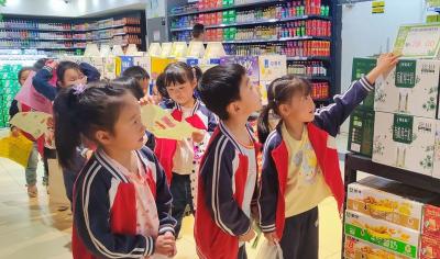 房县幼儿园：开展“超市购物”社会实践活动