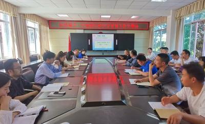 房县城关一中：召开关于进一步加强校园安全管理工作专题会