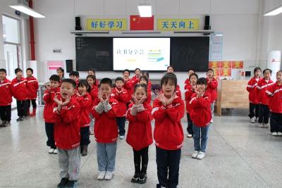 房县东城小学教联体晓阳校区：阅读好时光 书香浸校园