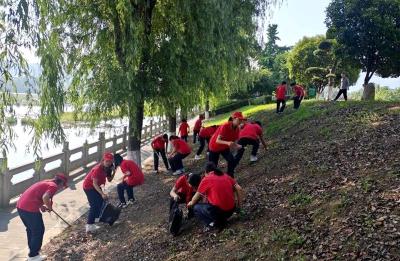 房县东城小学：护水爱绿洁美家园