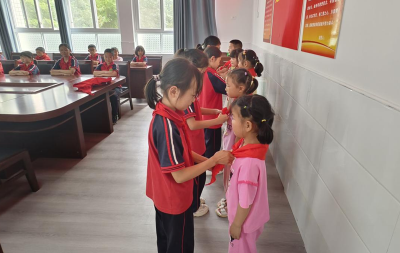 中坝学校举行2024年少先队新队员入队仪式