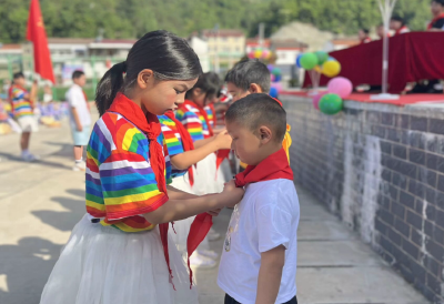 万峪河乡中心小学举行“红领巾爱祖国”庆六一文艺汇演活动