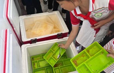 房县东城小学：践行光盘行动 引领节约新时尚